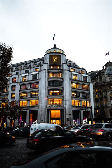 louis vuitton building japan|louis vuitton building in paris.